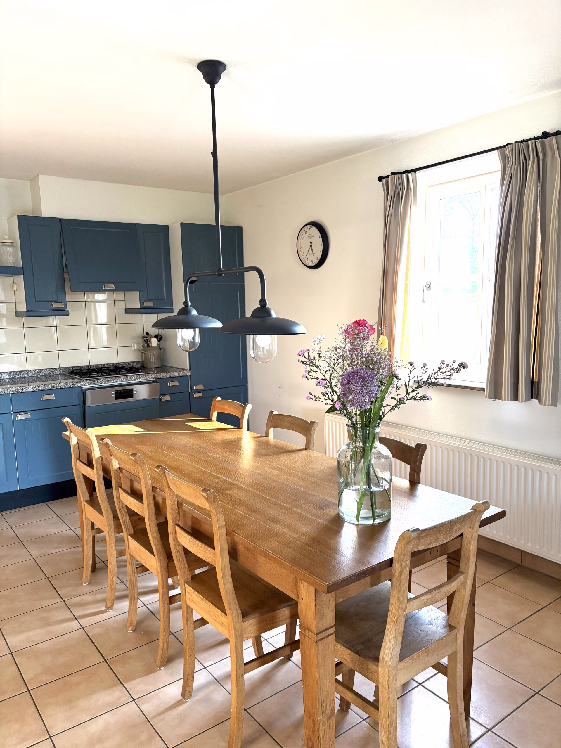 HUISJE 5 KEUKEN kruidentuintje Hoeve Hommerich vakantie in Zuid Limburg
